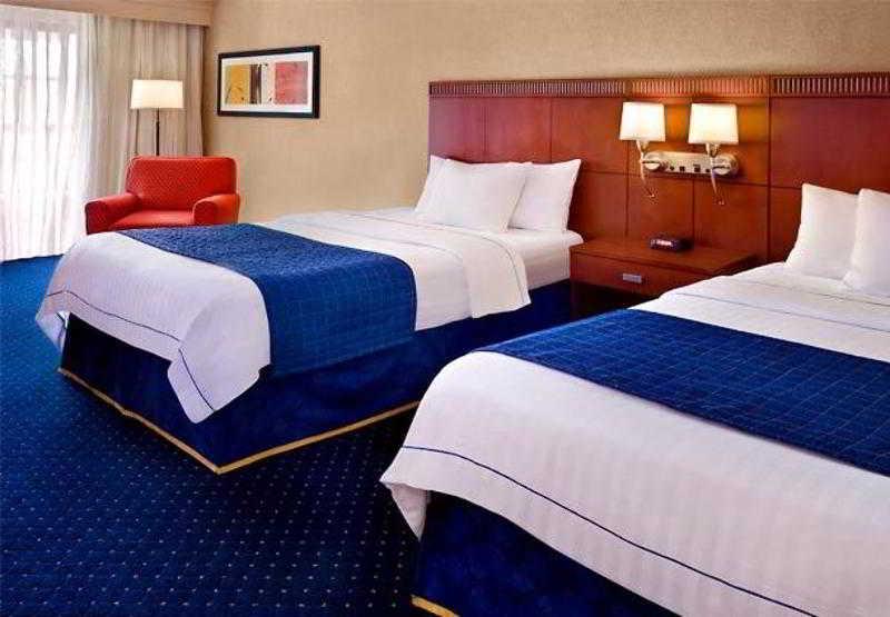 Courtyard Philadelphia Plymouth Meeting Hotel Room photo